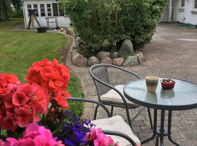 Stunning Romantic Close To Baltic Landsted *